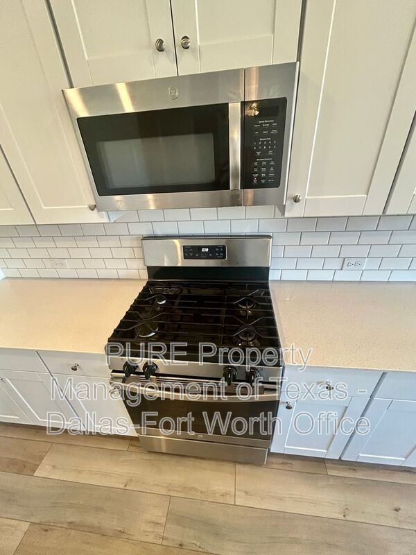 Building Photo - 2113 Donker Dr