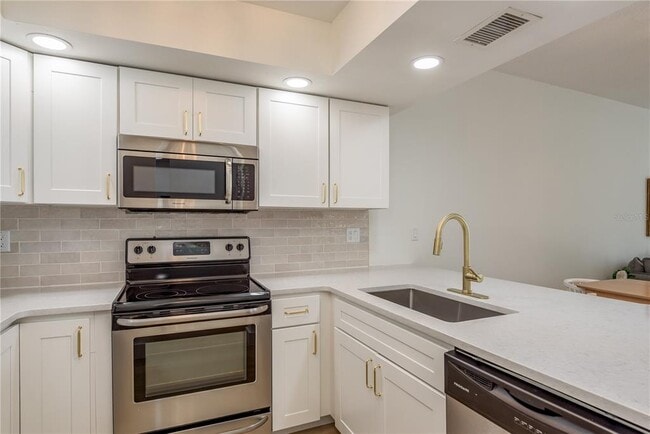 Building Photo - 320 ISLAND Way