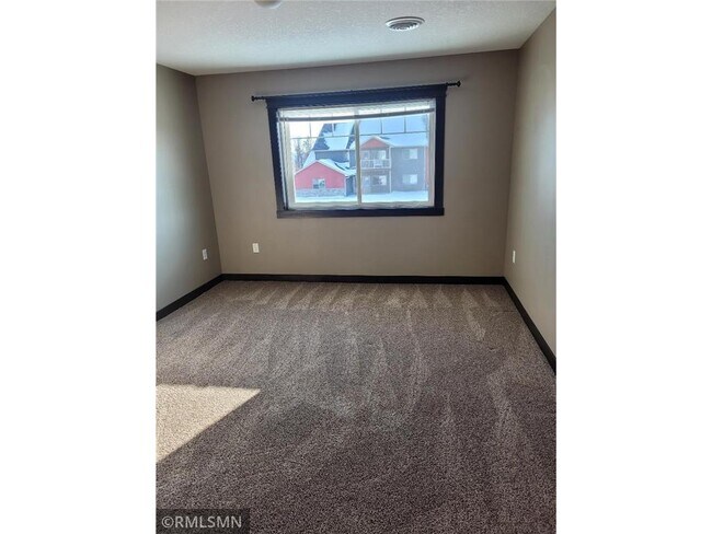 Building Photo - 1929 Cypress Ct