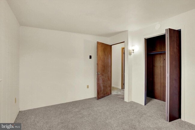 Building Photo - 105 W Main St