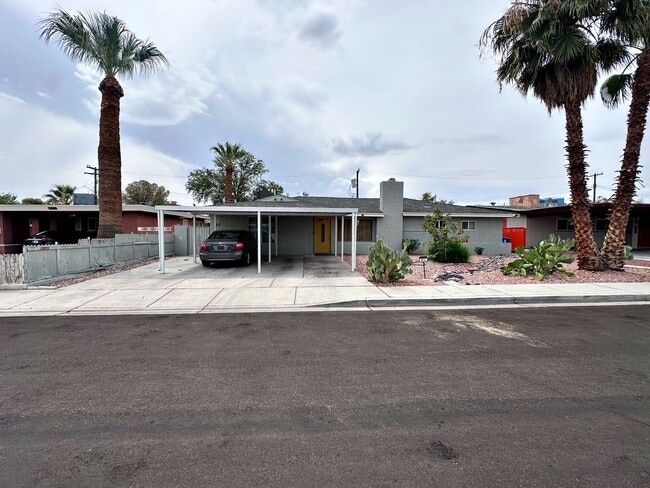 Building Photo - 812 Bracken Ave