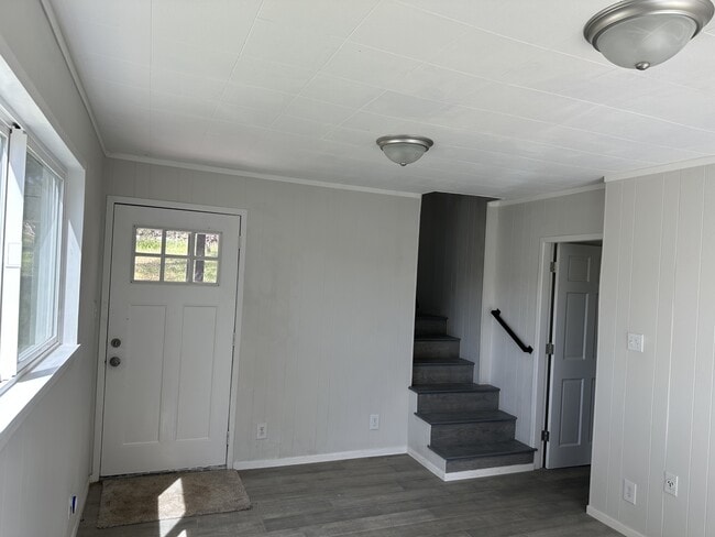 Building Photo - 5979 Meadow Ln