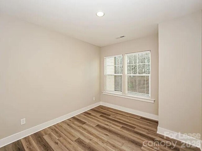 Building Photo - 108 Glencoe Ln