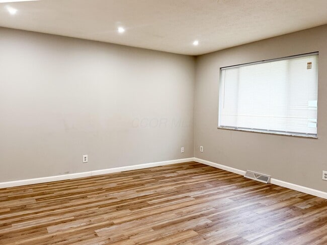 Building Photo - 1828 Bairsford Dr