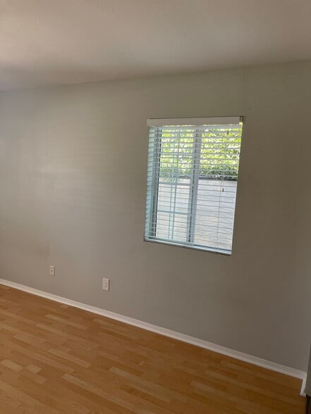 Building Photo - 1785 N Oxford Ave