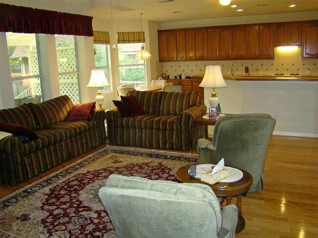 Building Photo - 10700 Pointe View Dr