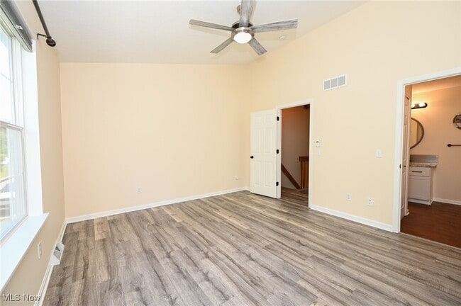 Building Photo - 655 Almas Ct