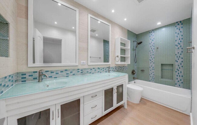 Building Photo - 5120 Carillo St