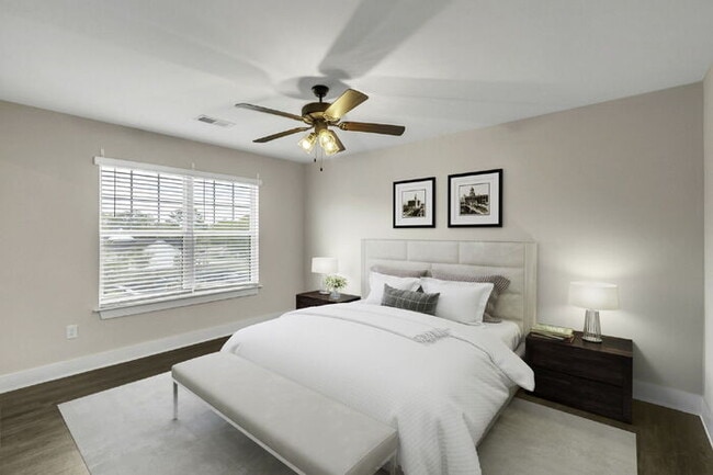 Building Photo - Modern 2-Bed, 2.5-Bath Townhouse with Small Loft in Travelers Rest