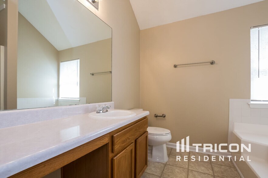 Building Photo - 3185 Lower Creek Dr