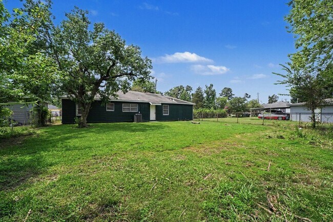 Building Photo - 8433 Woodlyn Rd