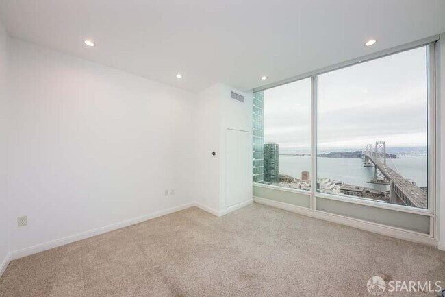 Building Photo - 425 1st St