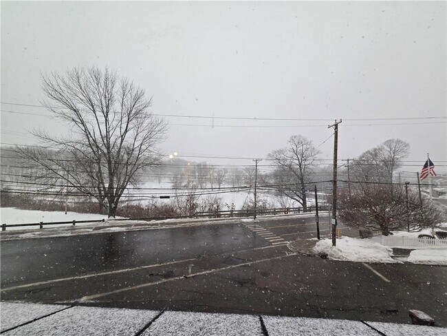 Building Photo - 968 Elm St