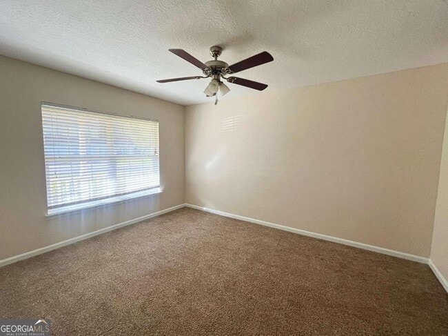 Building Photo - 303 Gary Cir