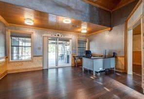 Building Photo - 266 Slaughter Ln