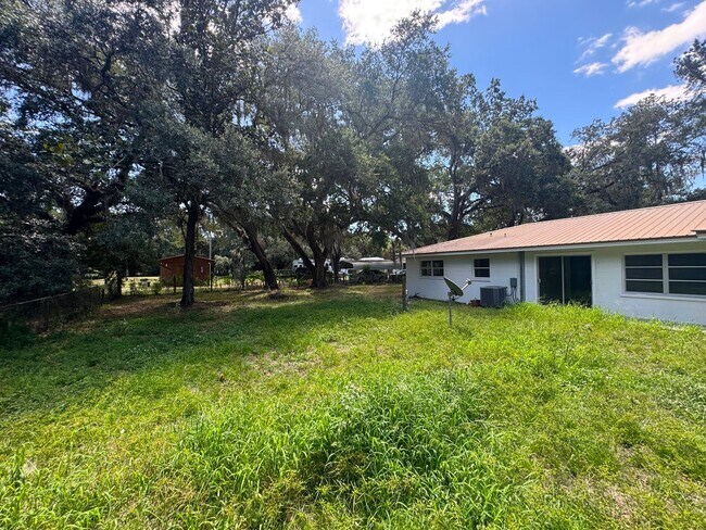 Building Photo - No HOA. Oversized 3/2 Home. NEW PHOTOS COMING SOON