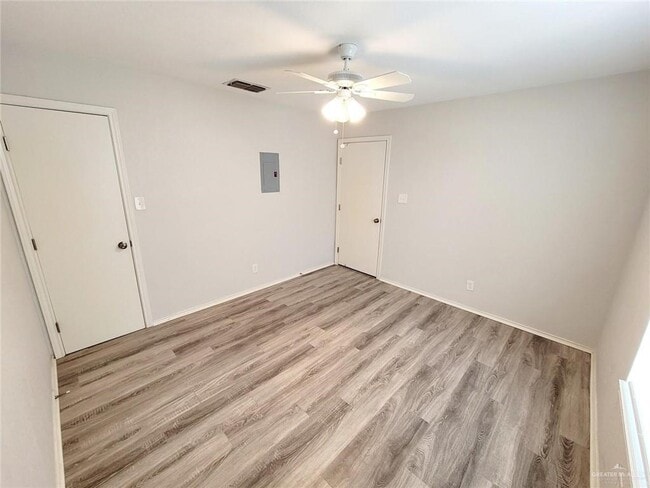 Building Photo - 417 E Ulex Ave