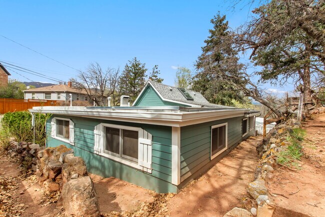 Building Photo - 807 Shoshone Pl