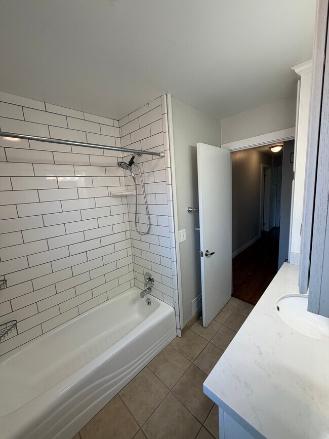 Building Photo - 5532 Woodcrest Dr