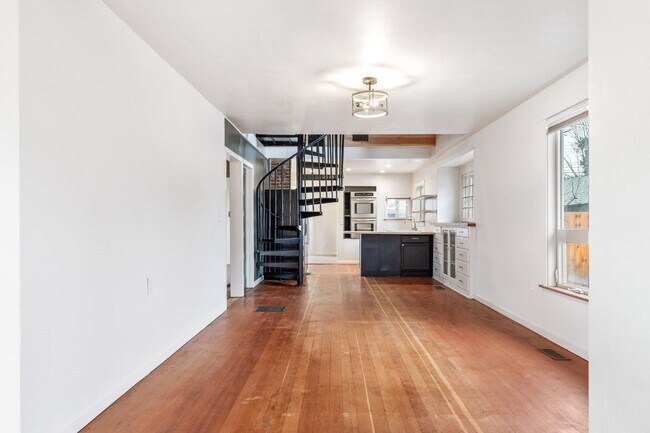 Building Photo - 1707 S Hervey St