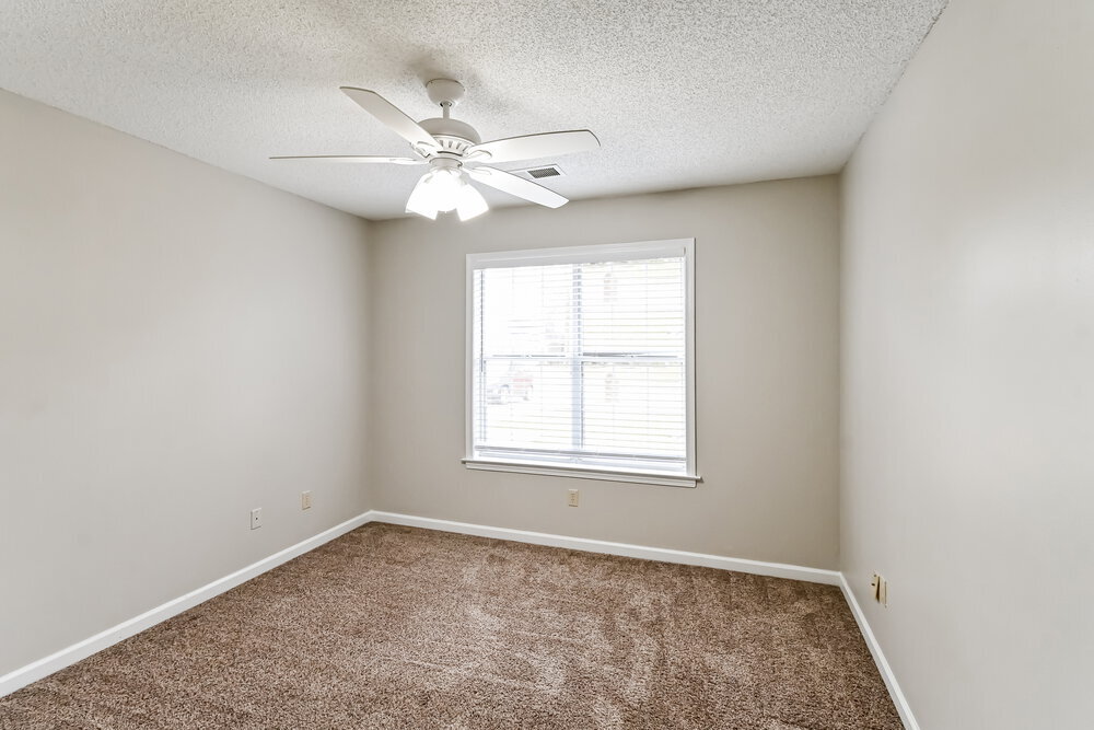 Building Photo - 5929 White Ridge Cir E