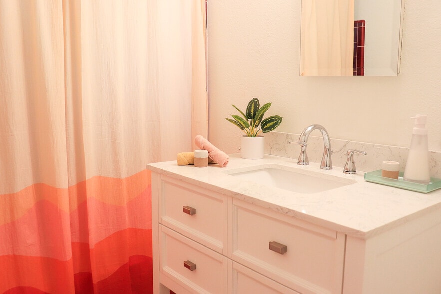 Building Photo - 3807 E Weldon Ave