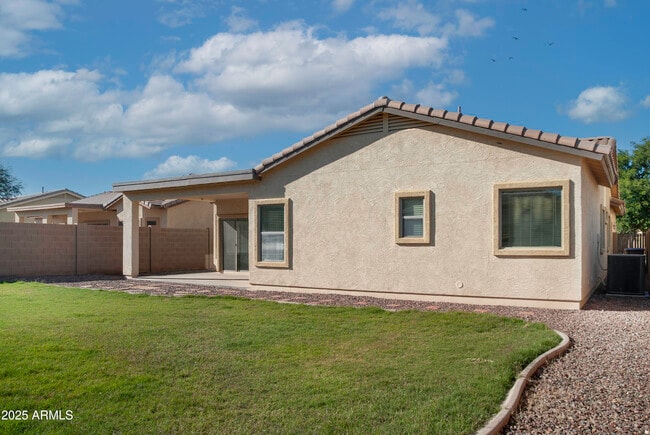 Building Photo - 42193 W Ramona St