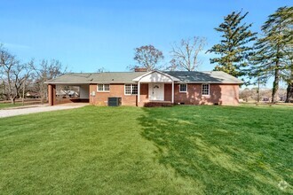 Building Photo - Charming Three Bedroom Home in Gray Court