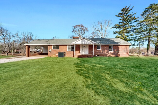 Primary Photo - Charming Three Bedroom Home in Gray Court