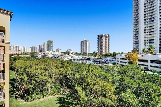 Building Photo - 19601 E Country Club Dr