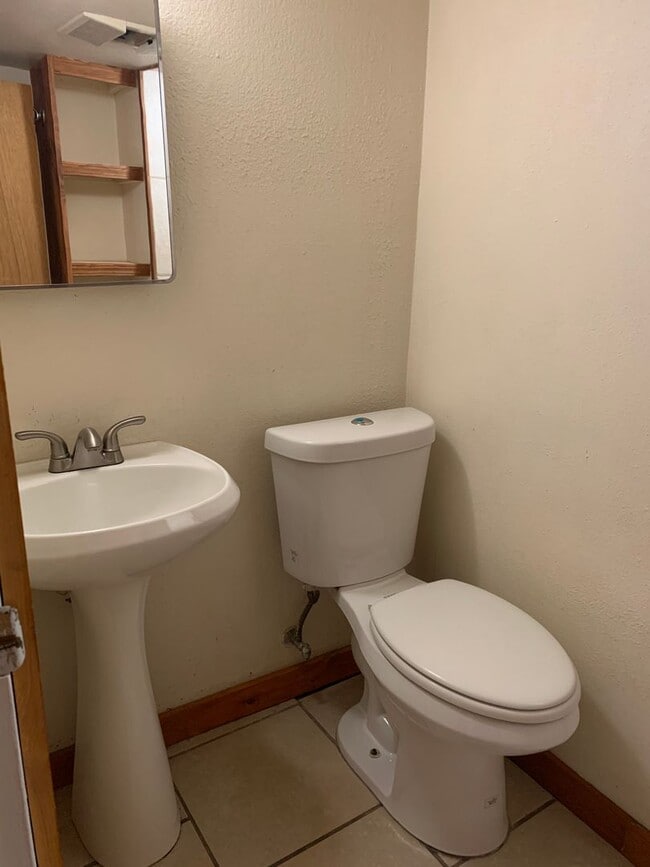 Building Photo - Two Bedroom - East Helena