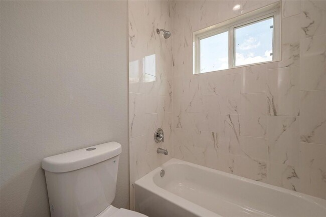 Building Photo - 4741 Bricker St