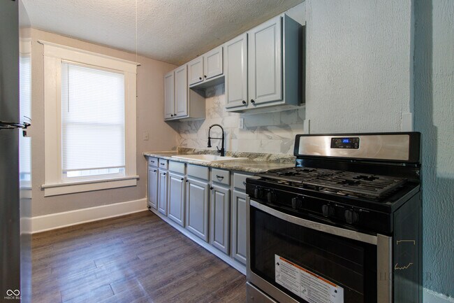 Building Photo - 614 N Temple Ave