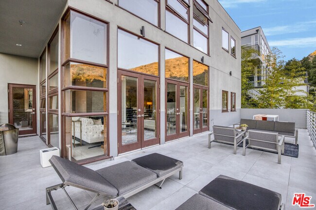 Building Photo - 1929 N Curson Ave