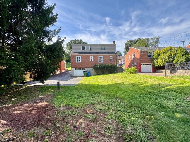 Building Photo - 1076 Thornwood Dr