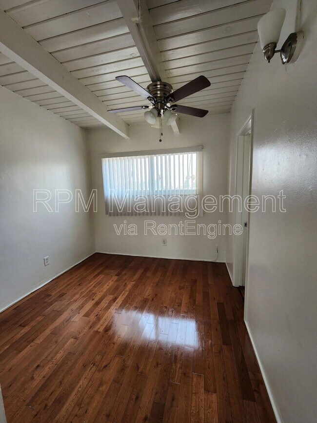 Building Photo - 1909 Beachwood Dr
