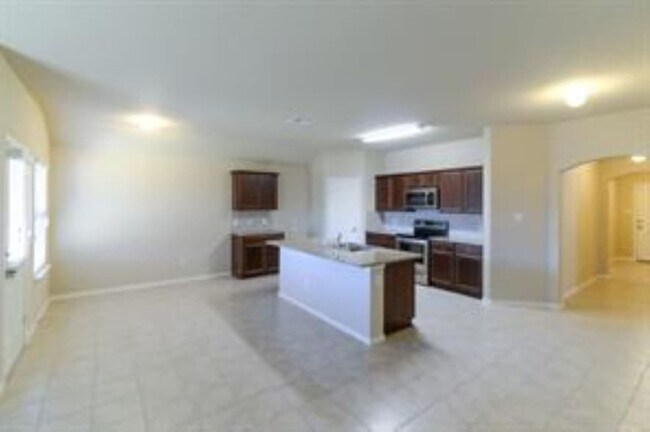 Building Photo - 1112 Decker Dr