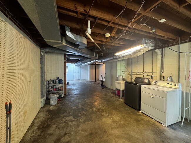 Building Photo - 3109 Kinnamon Rd