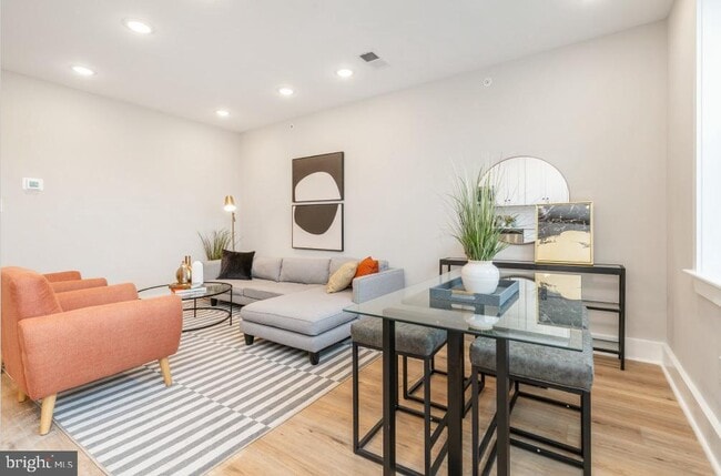 Building Photo - 2825 W Girard Ave