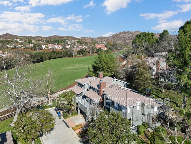 Building Photo - 4671 Club View Dr