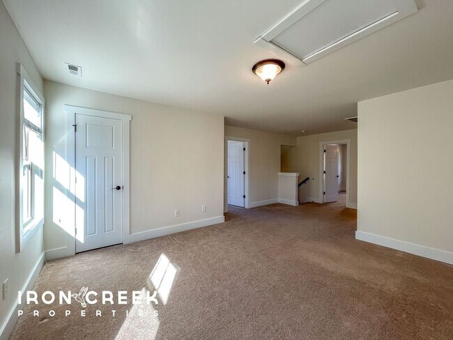 Building Photo - 24 Onteora Oaks Dr