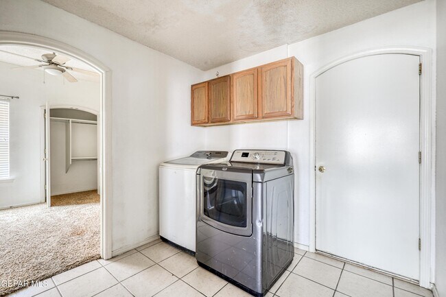 Building Photo - 4733 R L Shoemaker Dr