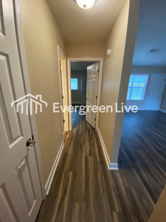 Building Photo - 72 Voda Ct