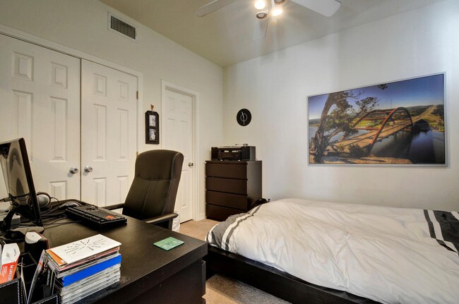 Building Photo - West Campus Gem!!!