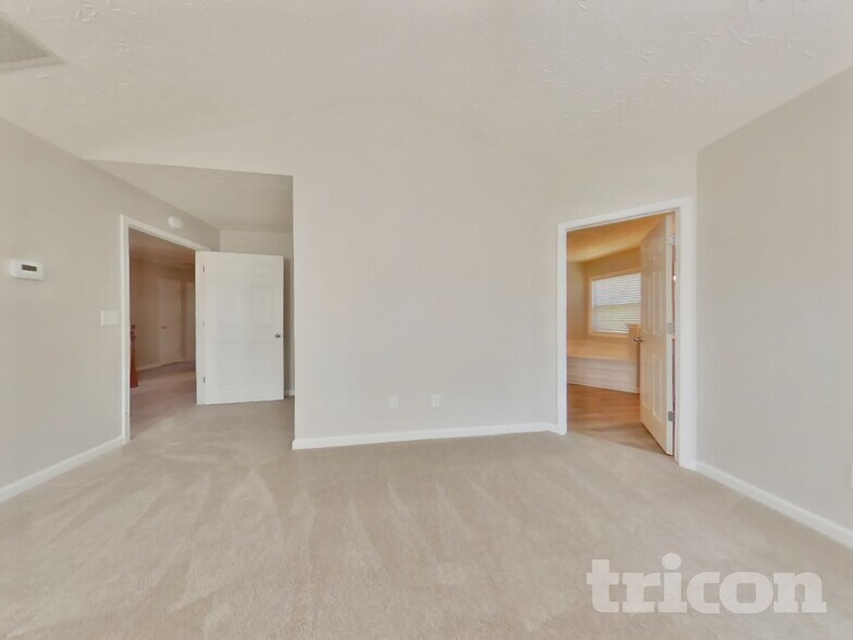 Building Photo - 2345 Village Green Dr