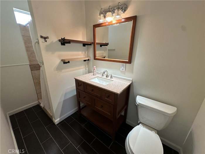 Building Photo - 979 N Gardena Ave