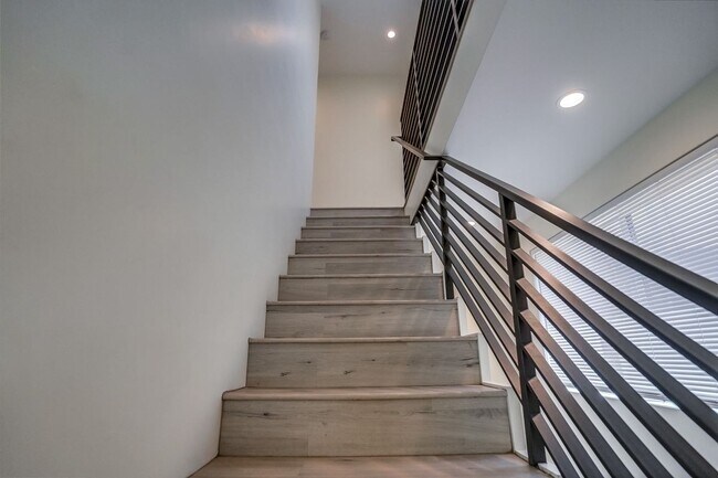 Building Photo - 4636 Lomita St