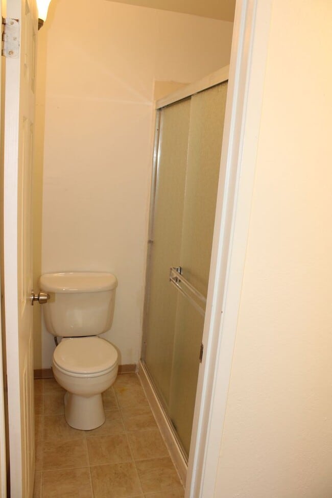 Building Photo - Bright 2 Bedroom, 2 Bathroom Condo, W/ Gar...