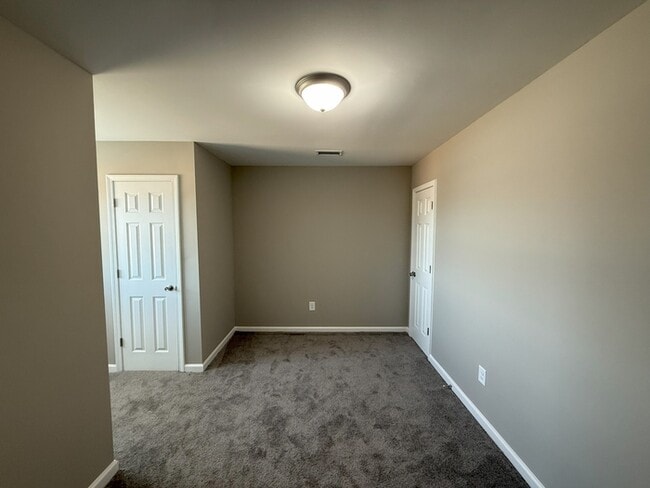 Building Photo - 223 Charlotte Place