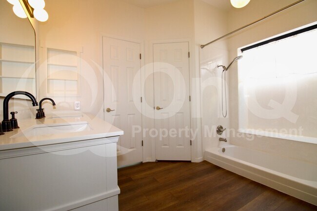 Building Photo - 4311 W Sungate Pl